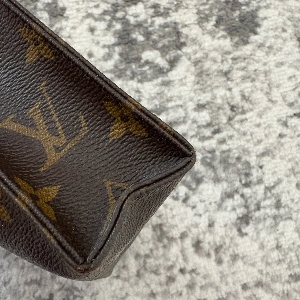 LV toiletry 15 - Picture 7 of 9